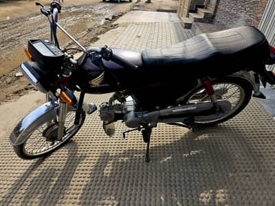 Honda CD 70 2015 Model - Good Condition (Urgent Sale)