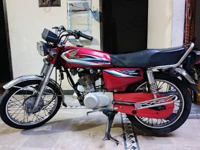 Honda 125 2015 (biometric on the sport) un-used