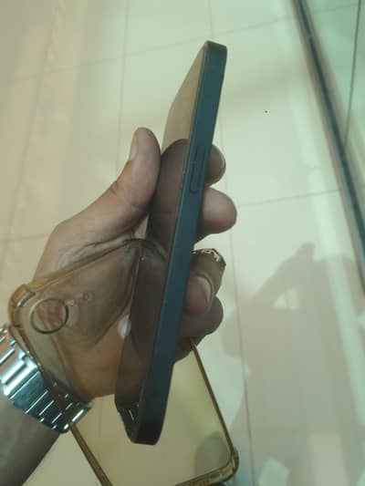 Apple iPhone 16e