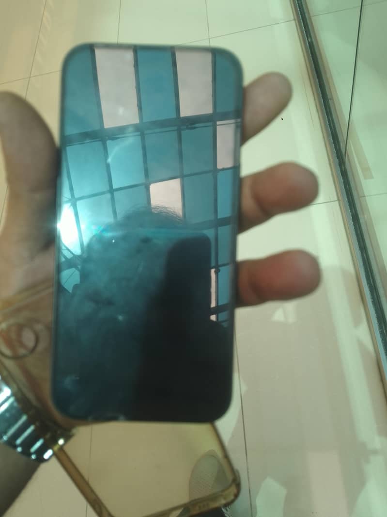 Apple iPhone 16e 2