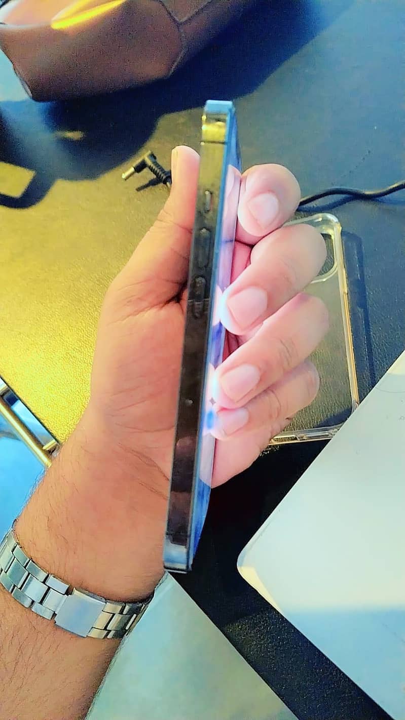 Apple iPhone 13 Pro 1