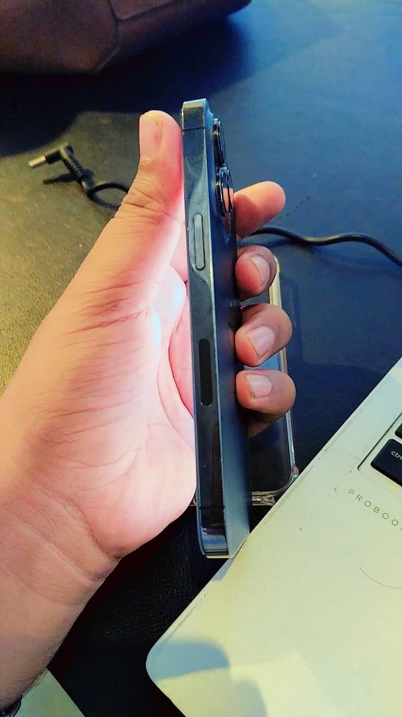 Apple iPhone 13 Pro 2