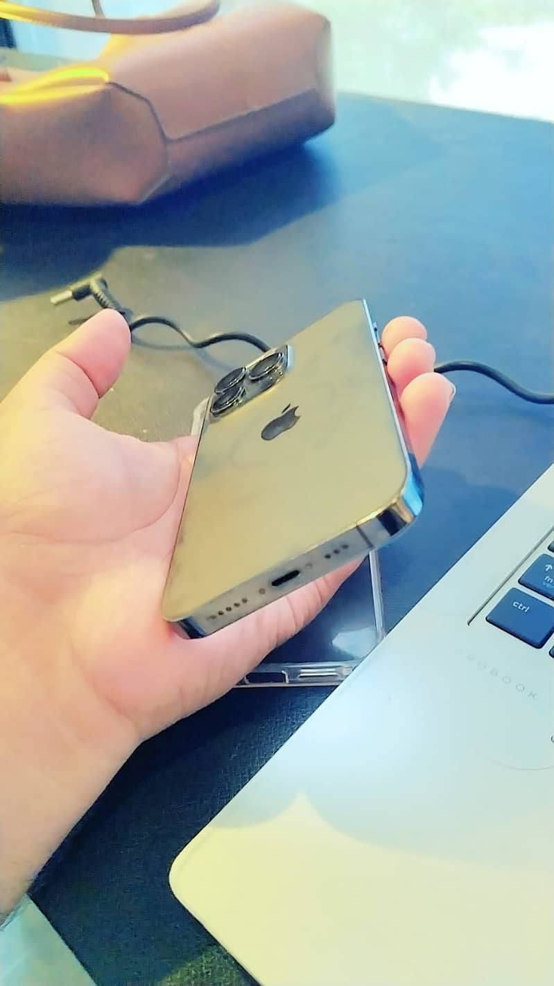Apple iPhone 13 Pro 4