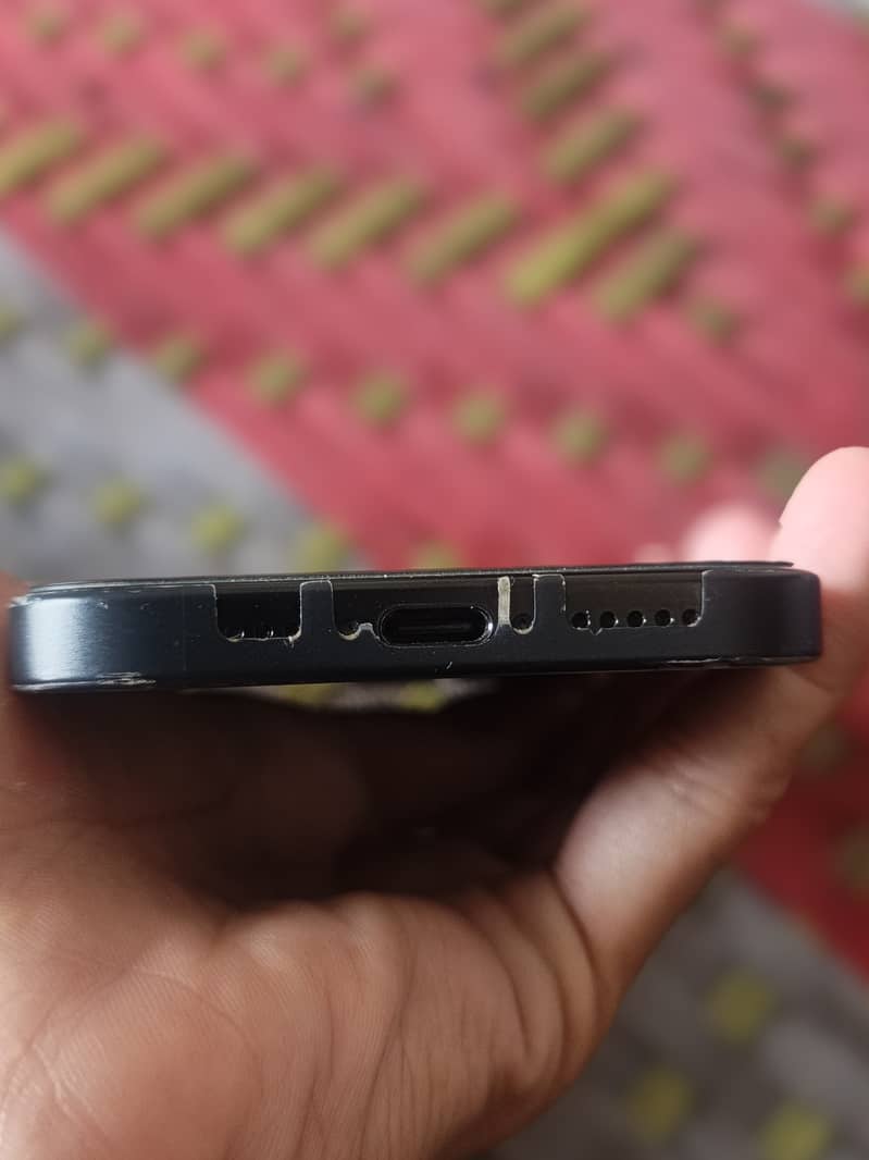 Apple iPhone 16 Pro JV, 3