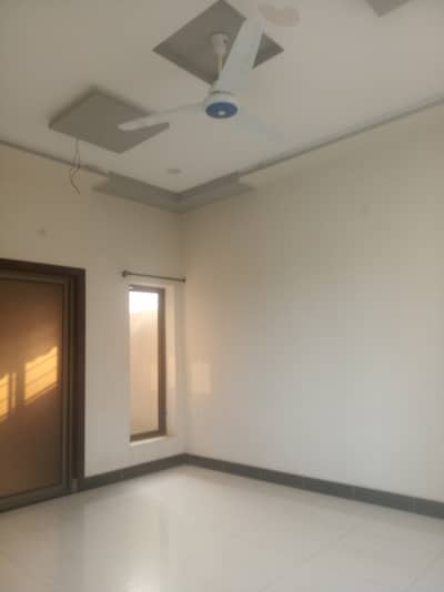 10 MARLA HOUSE AVAILABLE FOR RENT