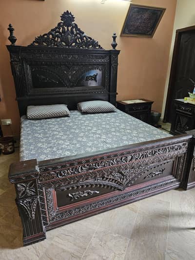 Original chanyoti Bed with side table Nd dressing