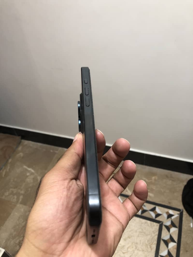 Apple iPhone 15 Pro Max 1