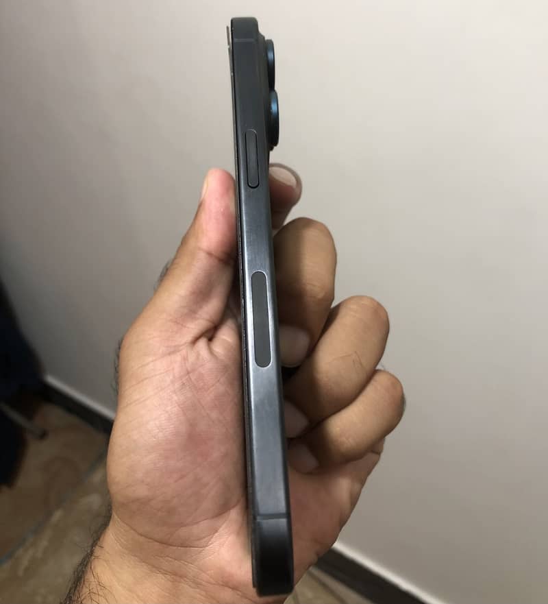 Apple iPhone 15 Pro Max 3