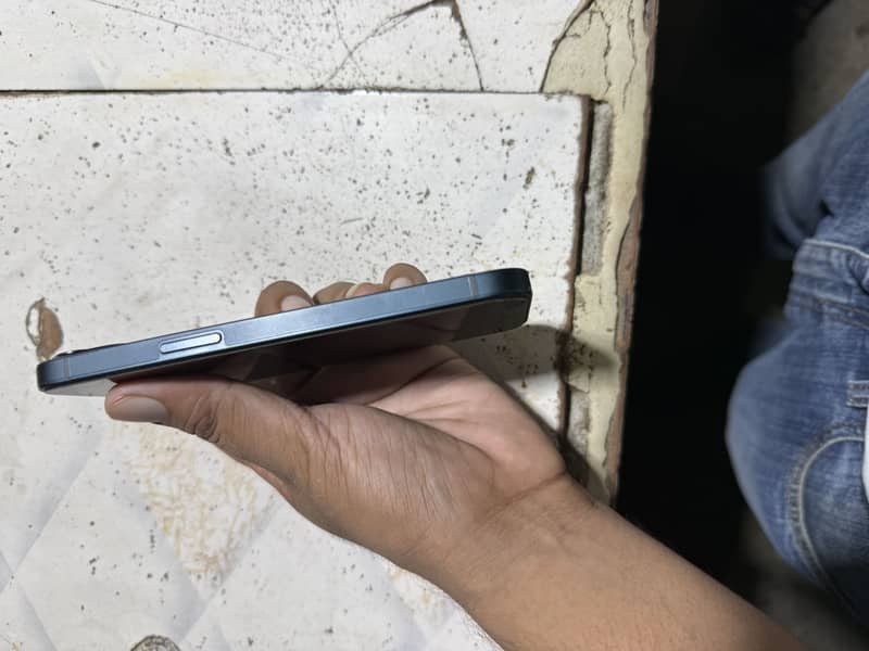 Apple iPhone 13 2