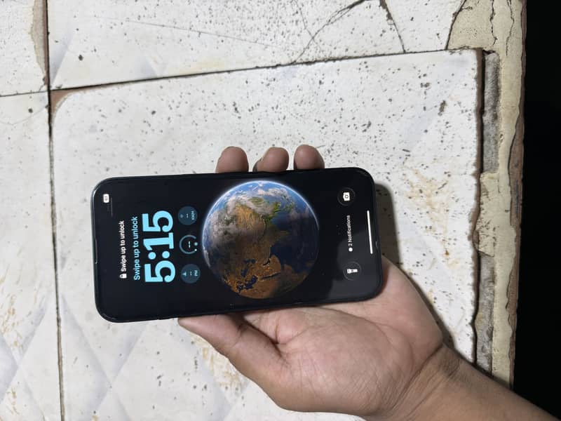 Apple iPhone 13 4