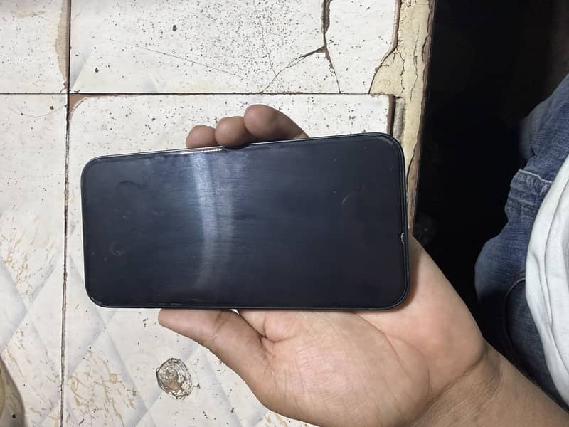 Apple iPhone 13 5