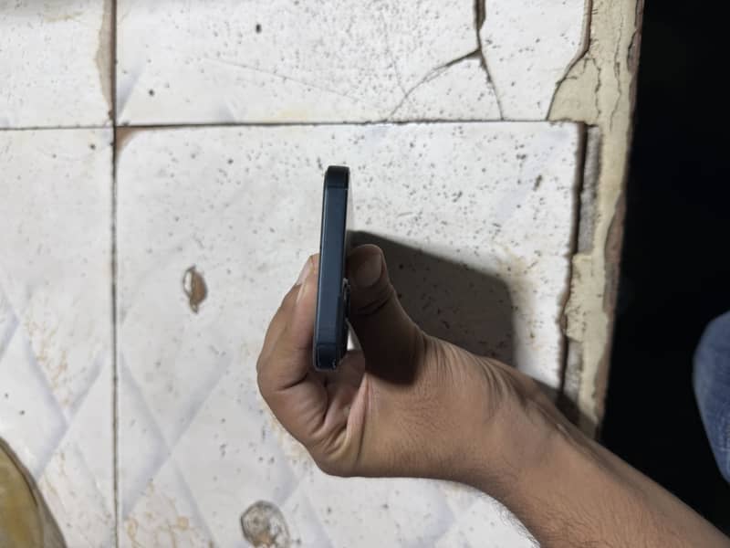 Apple iPhone 13 7