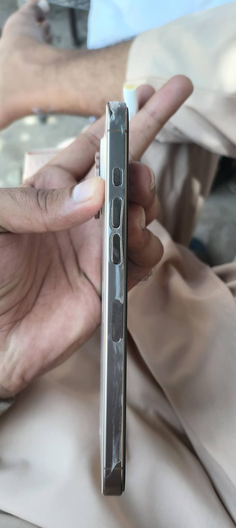 Apple iPhone 16 Pro Max 4