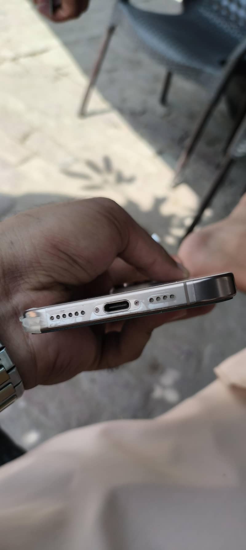Apple iPhone 16 Pro Max 5