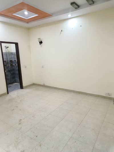 ROOM FOR BOYS AVAILABLE IN MILITARY ACCOUNTS SOCIETY COLLEGE ROAD LHR
