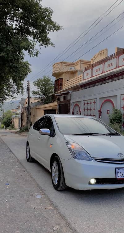 Toyota Prius 2008 G ( pearl white)