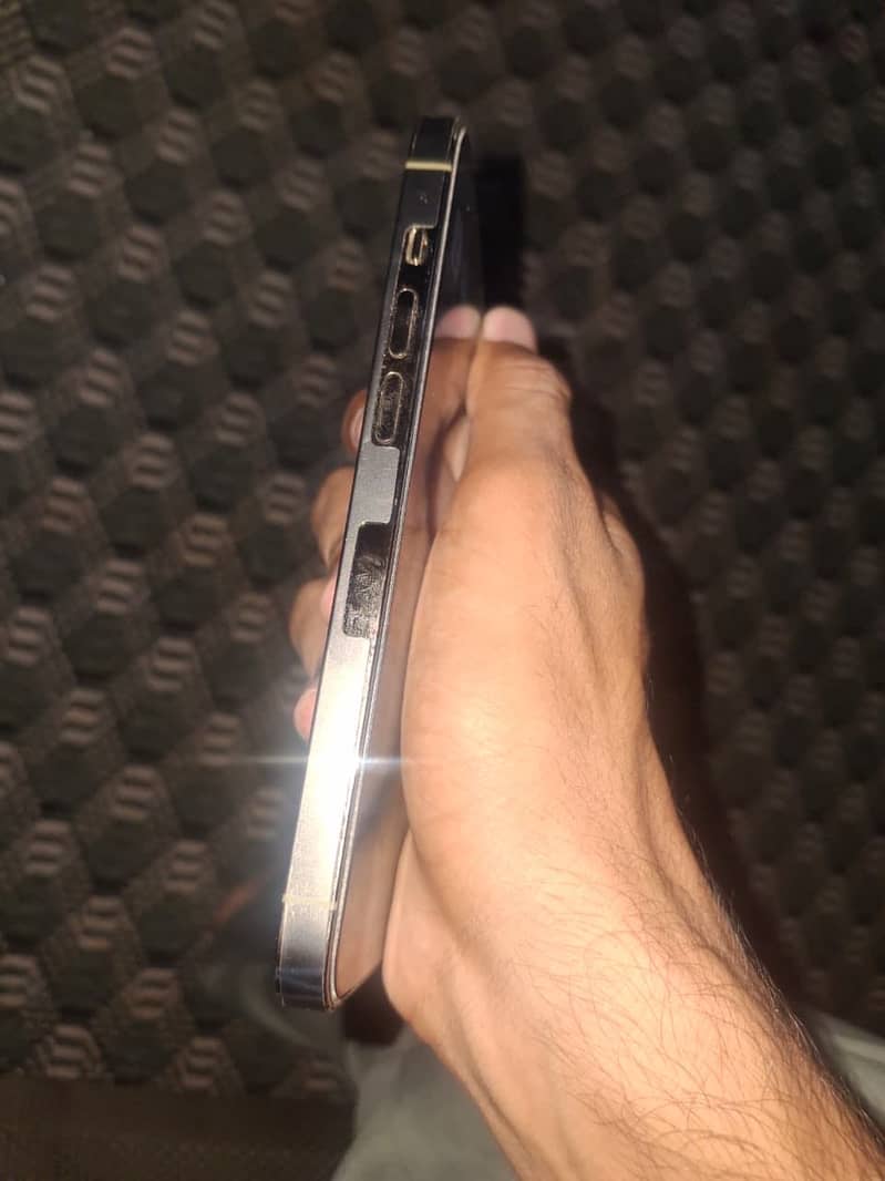 Apple iPhone 14 Pro 4