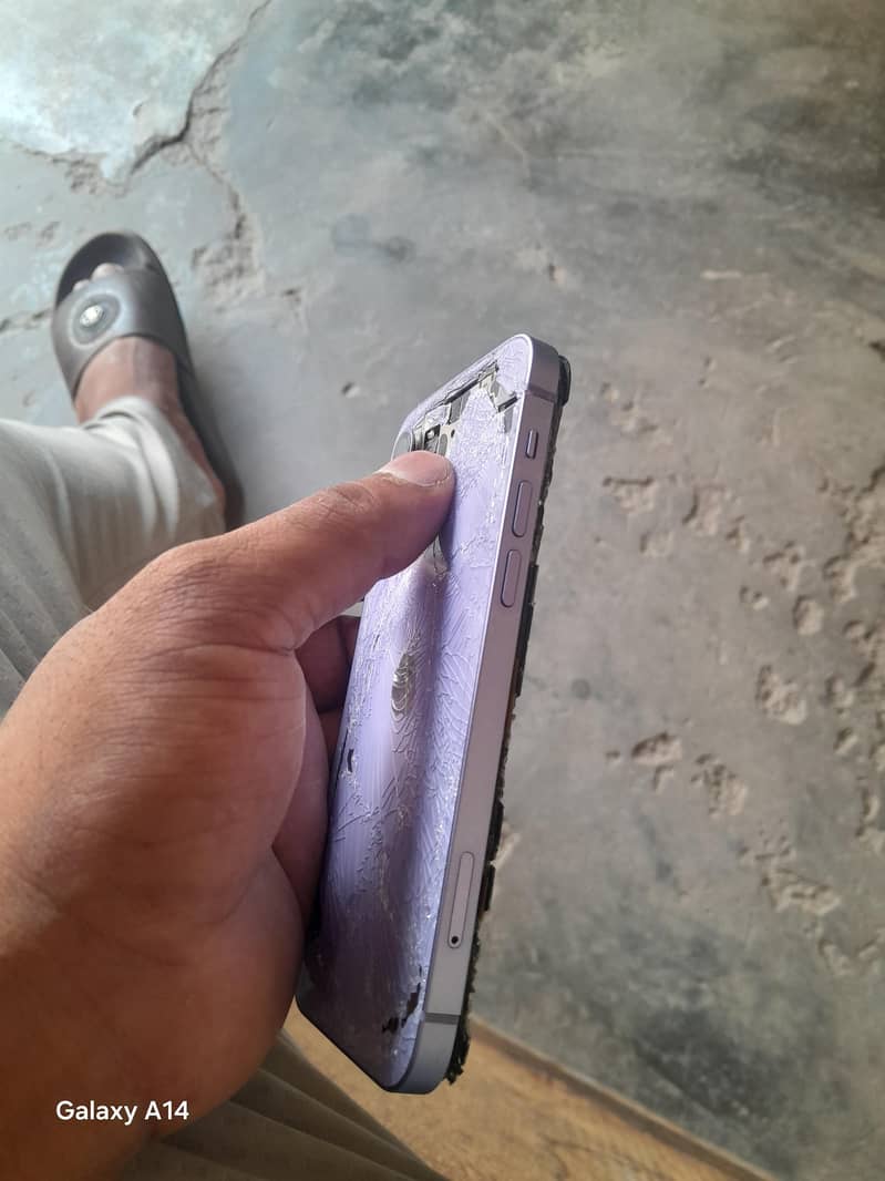 Apple iPhone 12 3