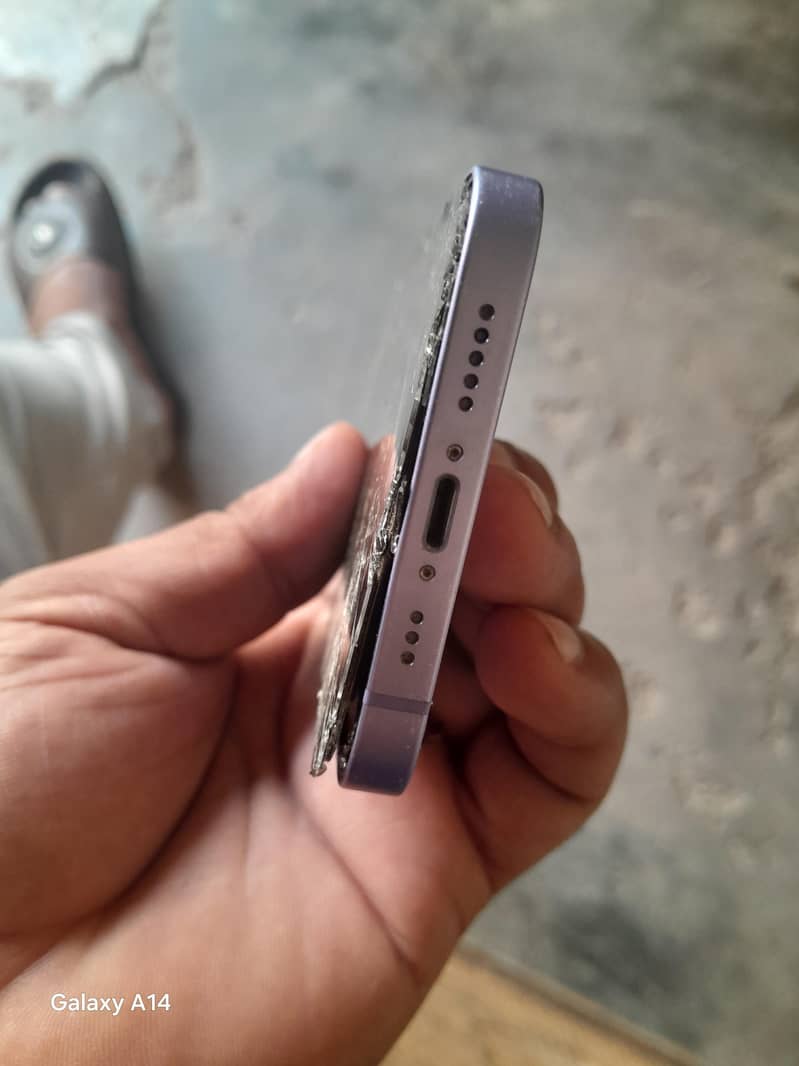 Apple iPhone 12 6