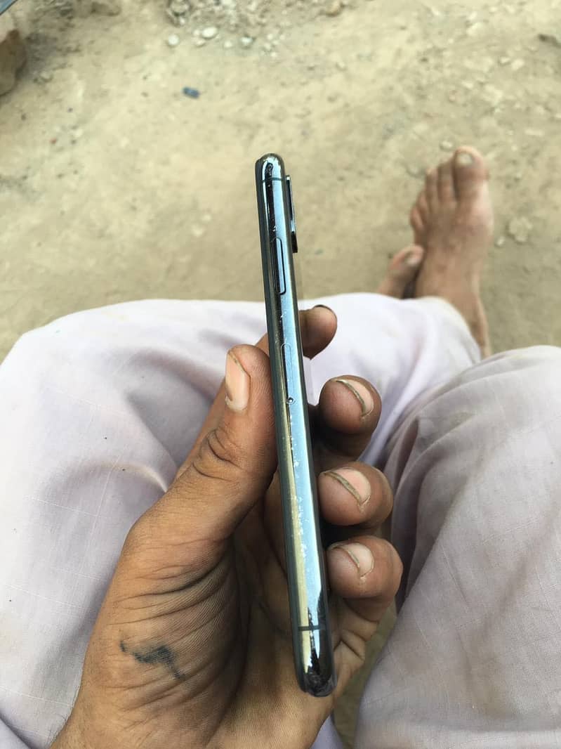 Apple iPhone X 6