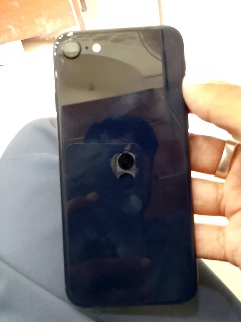Apple iPhone SE 3rd generation 4