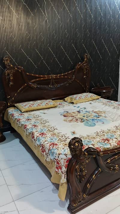 Royal Luxury Bedroom Set for Sale خوبصورت اور شاندار لکڑی کا رائل