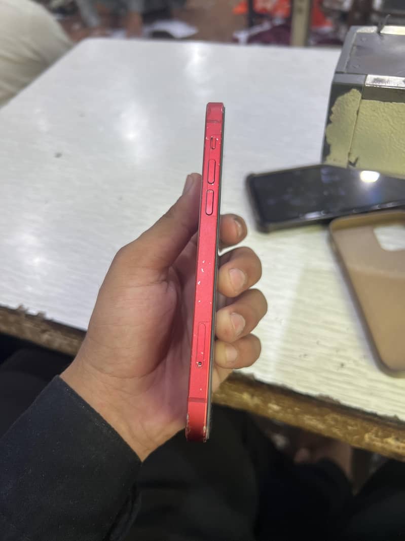 Apple iPhone 12 4