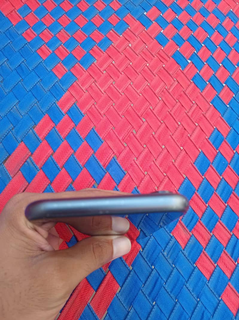 Apple iPhone 11 4