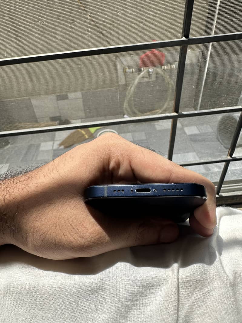 Apple iPhone 12 3