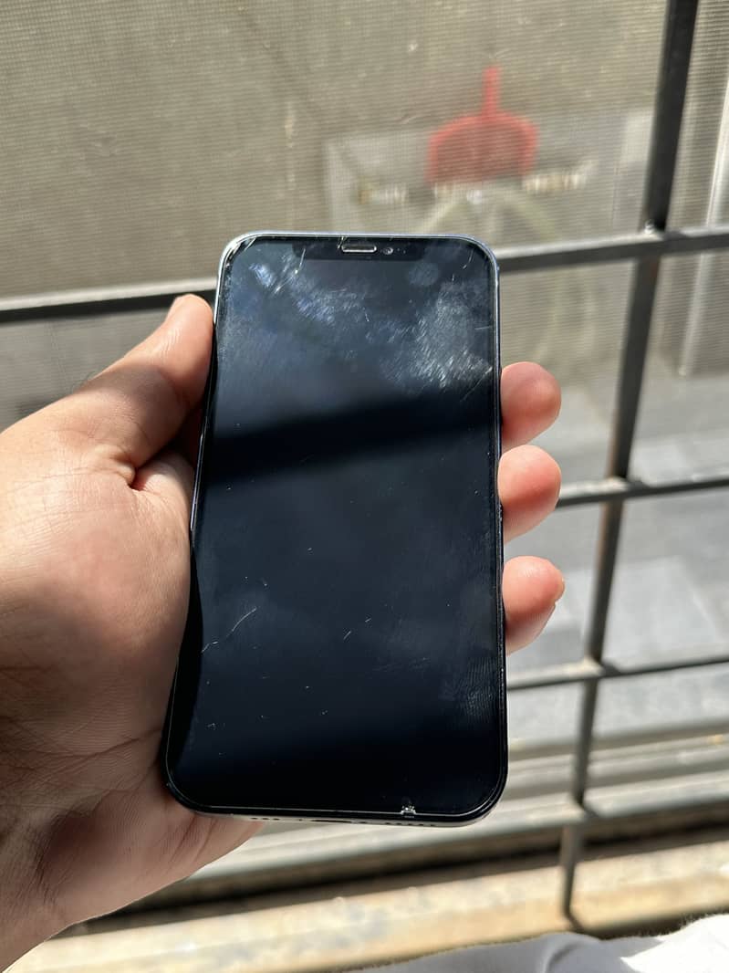 Apple iPhone 12 4