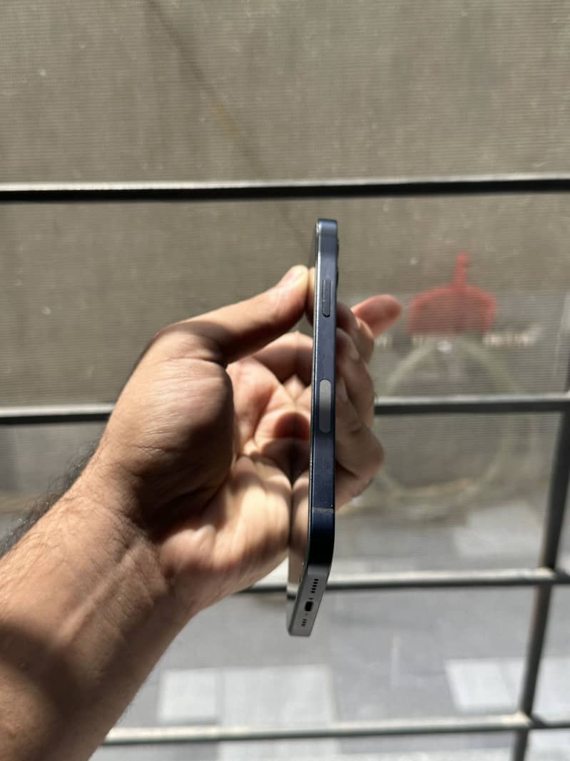 Apple iPhone 12 6