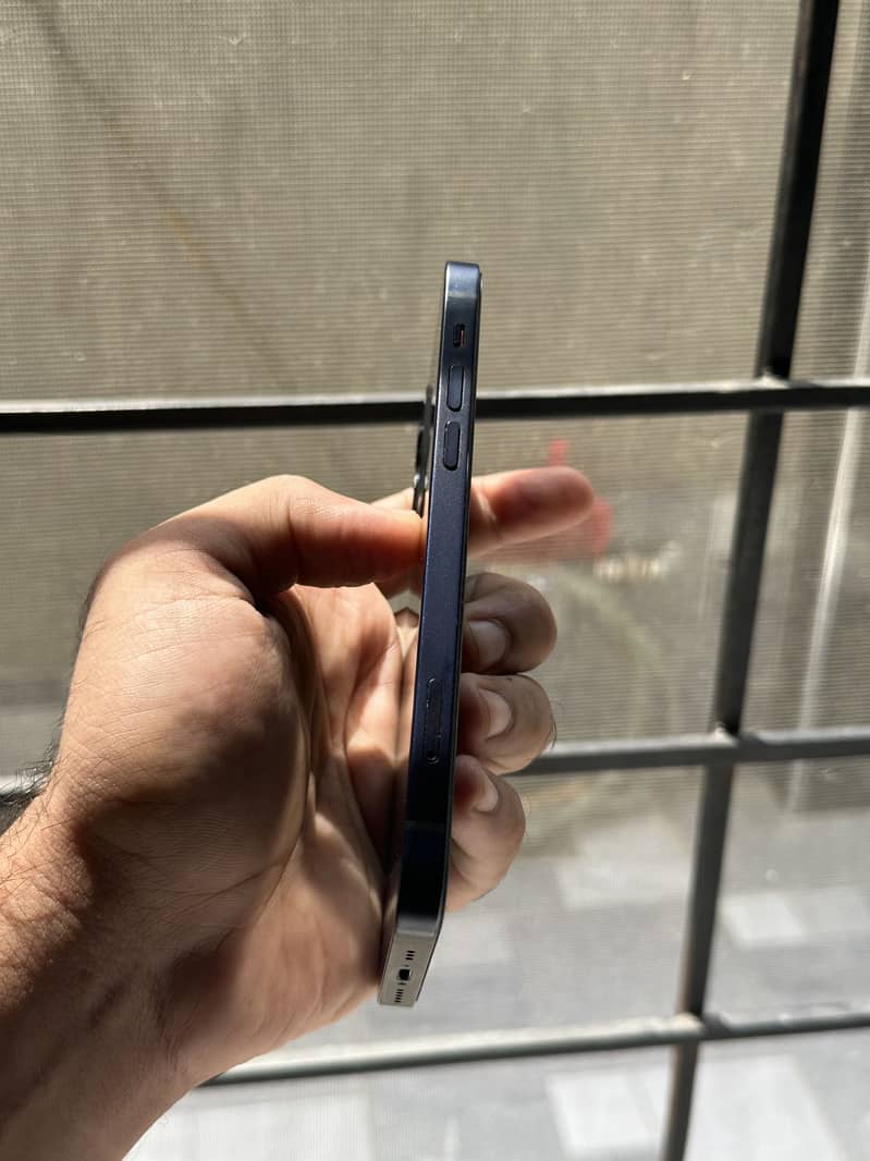 Apple iPhone 12 7