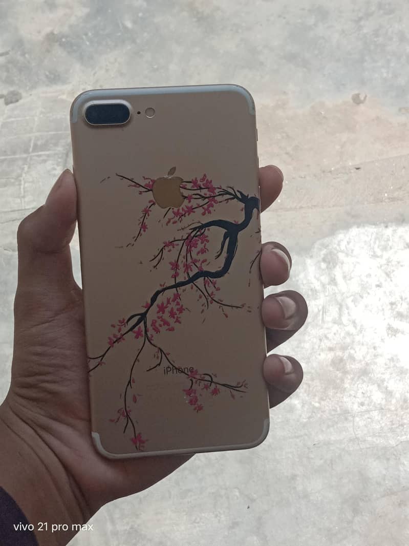 Apple iPhone 7 Plus 0