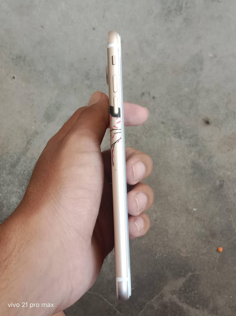 Apple iPhone 7 Plus 2