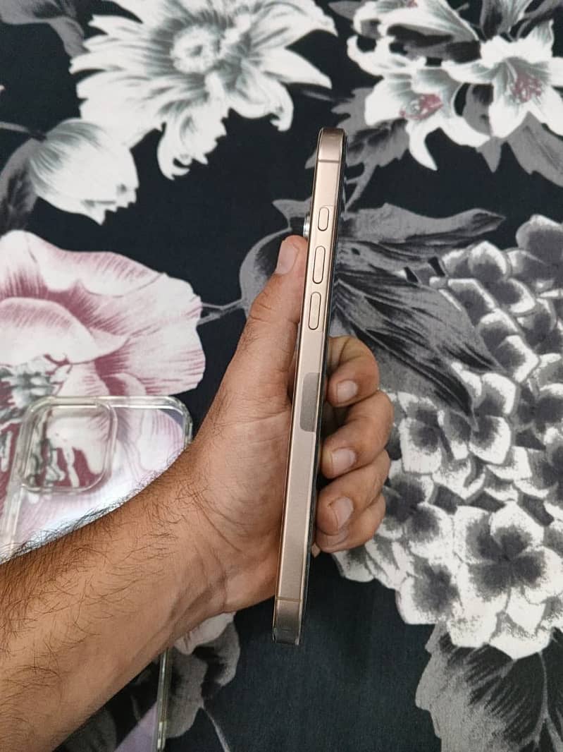 Apple iPhone 16 Pro Max 3