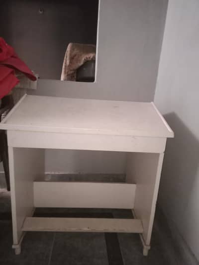 side table in house shape