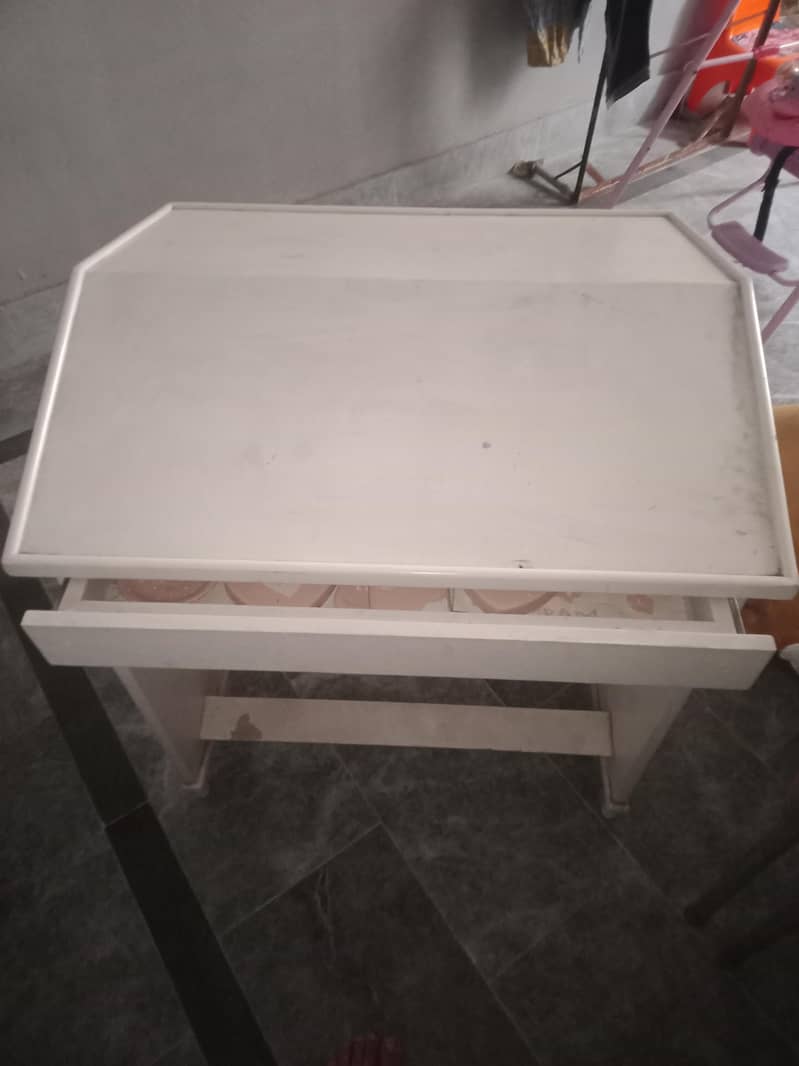 side table in house shape 1