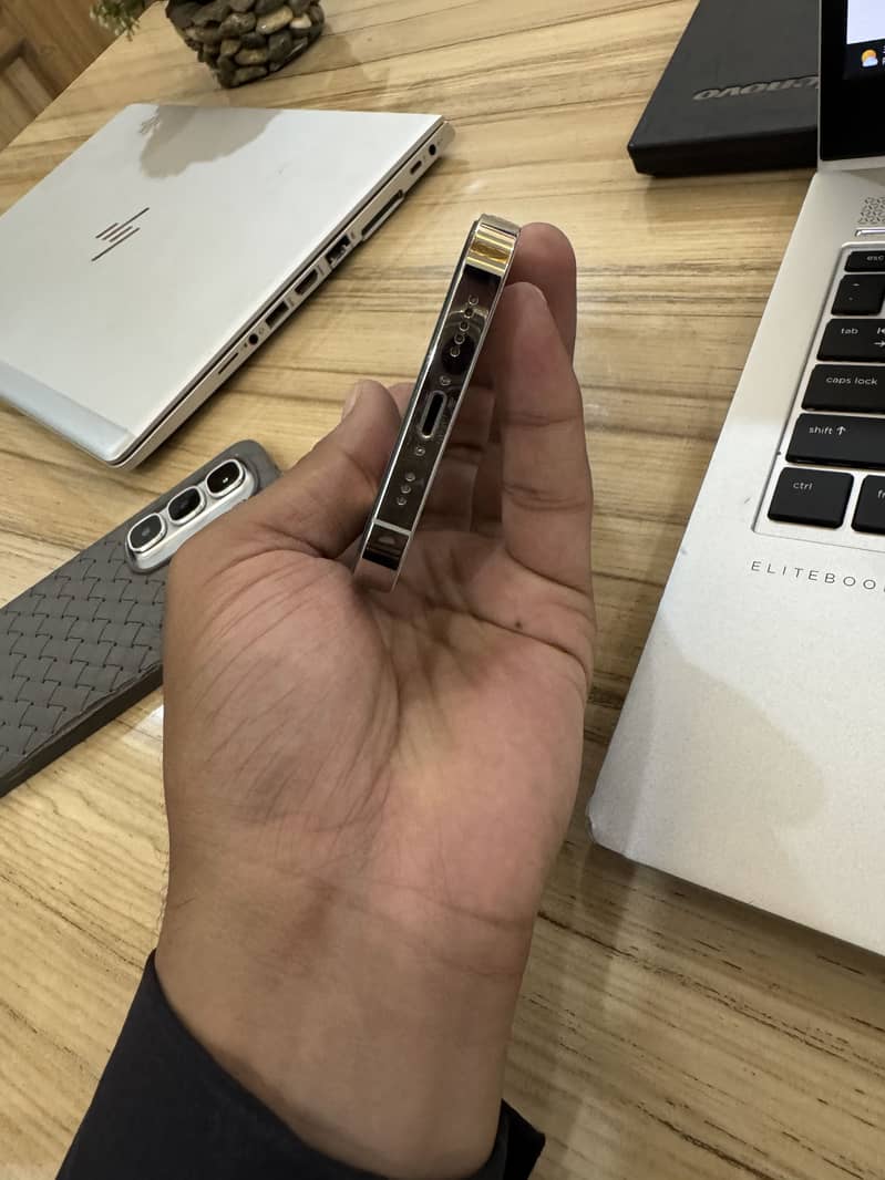Apple iPhone 13 Pro 3