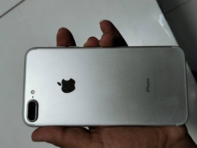 Apple iPhone 7 Plus 3