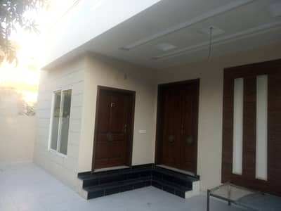 10 MARLA HOUSE AVAILABLE FOR RENT