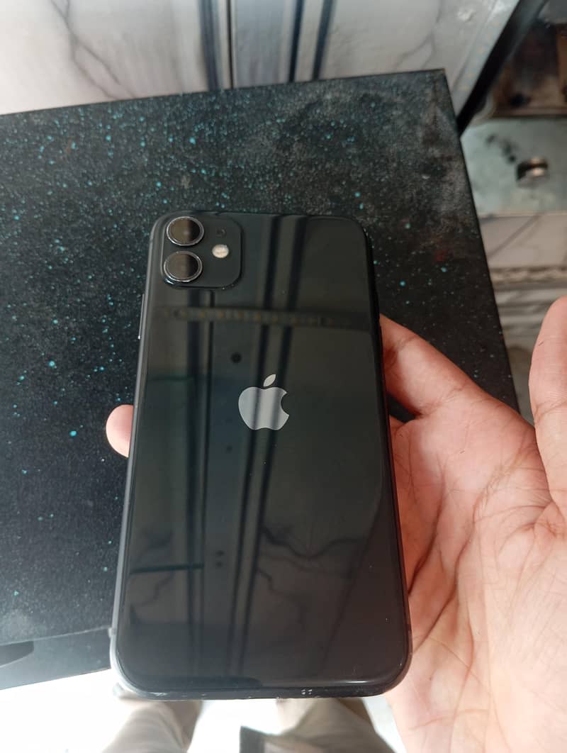 Apple iPhone 11 4