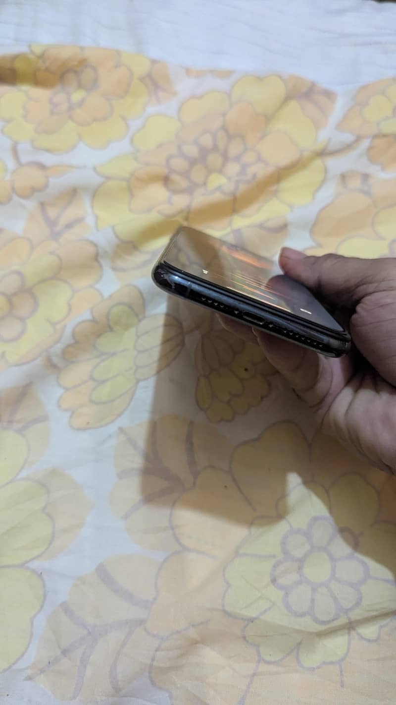 Apple iPhone 11 Pro Max 1