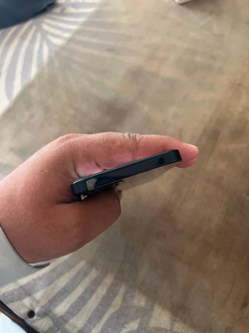 Apple iPhone 12 4