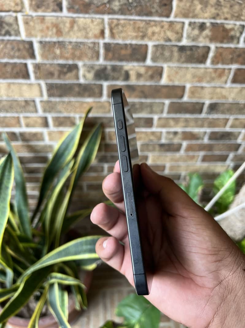 Apple iPhone 15 Pro 1