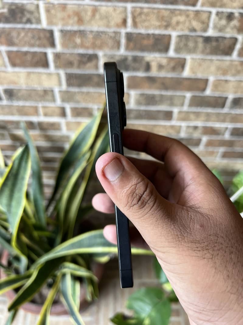 Apple iPhone 15 Pro 2