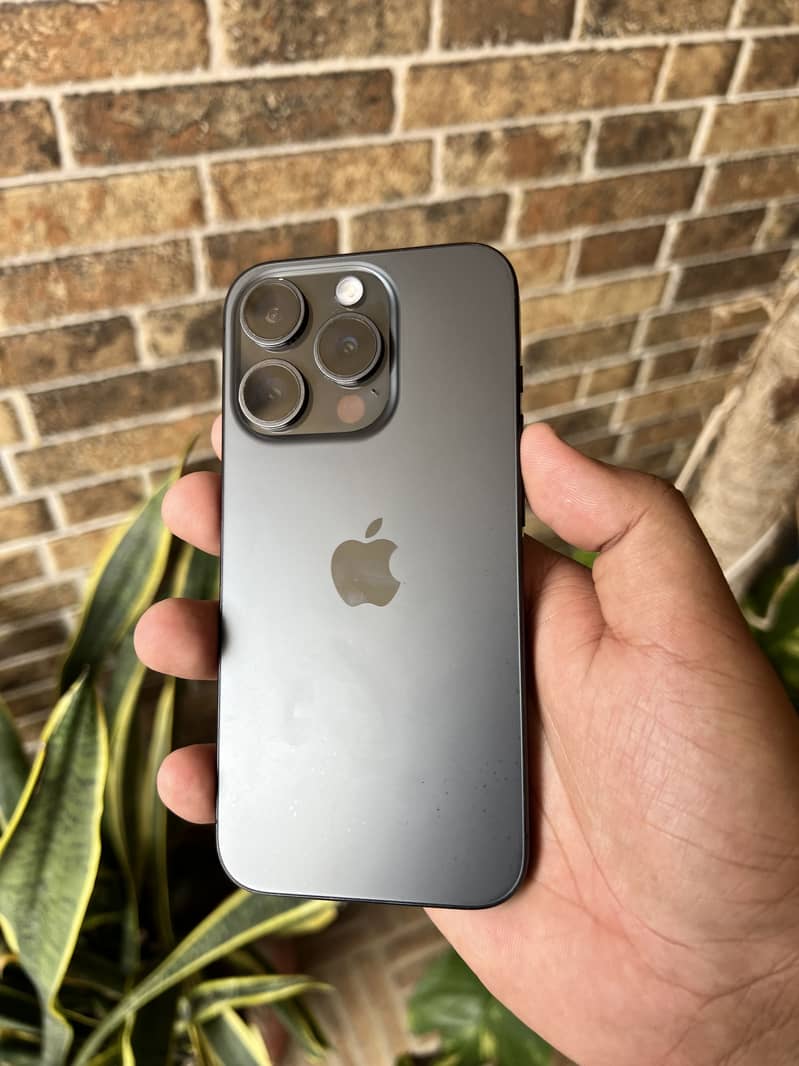 Apple iPhone 15 Pro 4