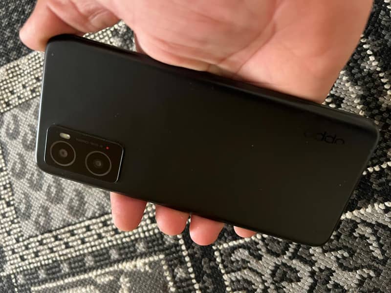 OPPO A76 1
