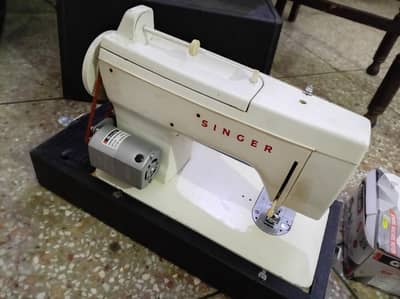 Singer Sewing Machine with Original Hard Case & Accessories
