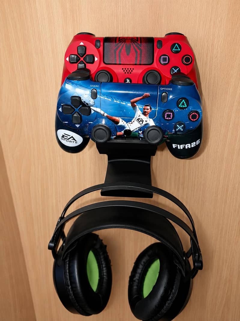 PS4 500GB + 2 Controllers 1