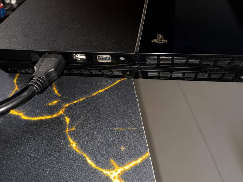 PS4 500GB + 2 Controllers 4